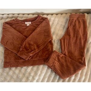 Cat & Jack Kids in size 5. In very good condition.